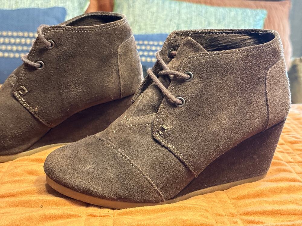 TOMS Brown Suede Lace up Wedge Booties Boots Size 5.5